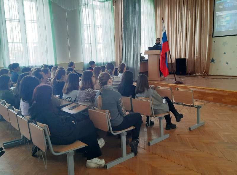 Сотрудники ОГИБДД по Центральному району провели лекцию  с обучающимися отделения финансов и экономики